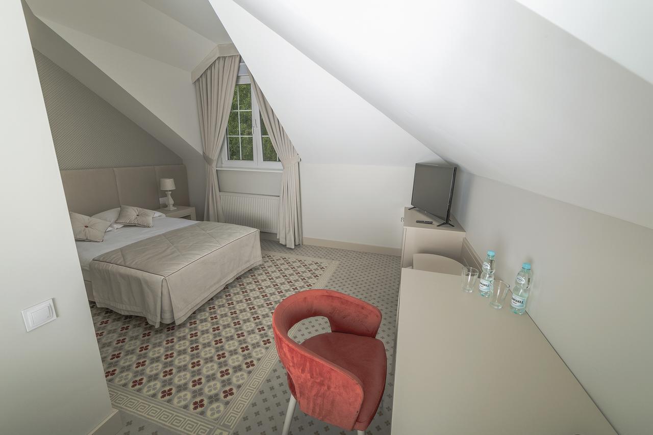 Basniowa Hotel Wyszkow Ngoại thất bức ảnh