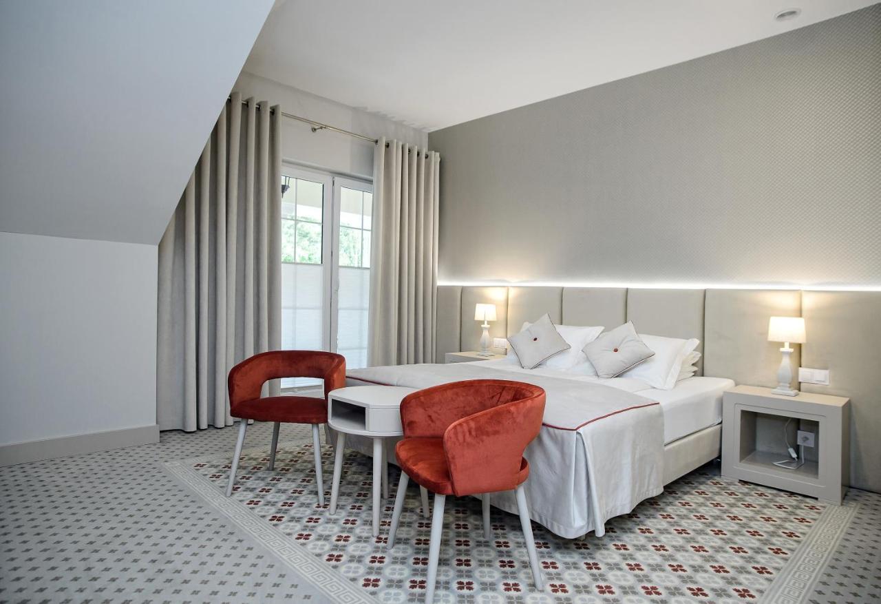Basniowa Hotel Wyszkow Ngoại thất bức ảnh