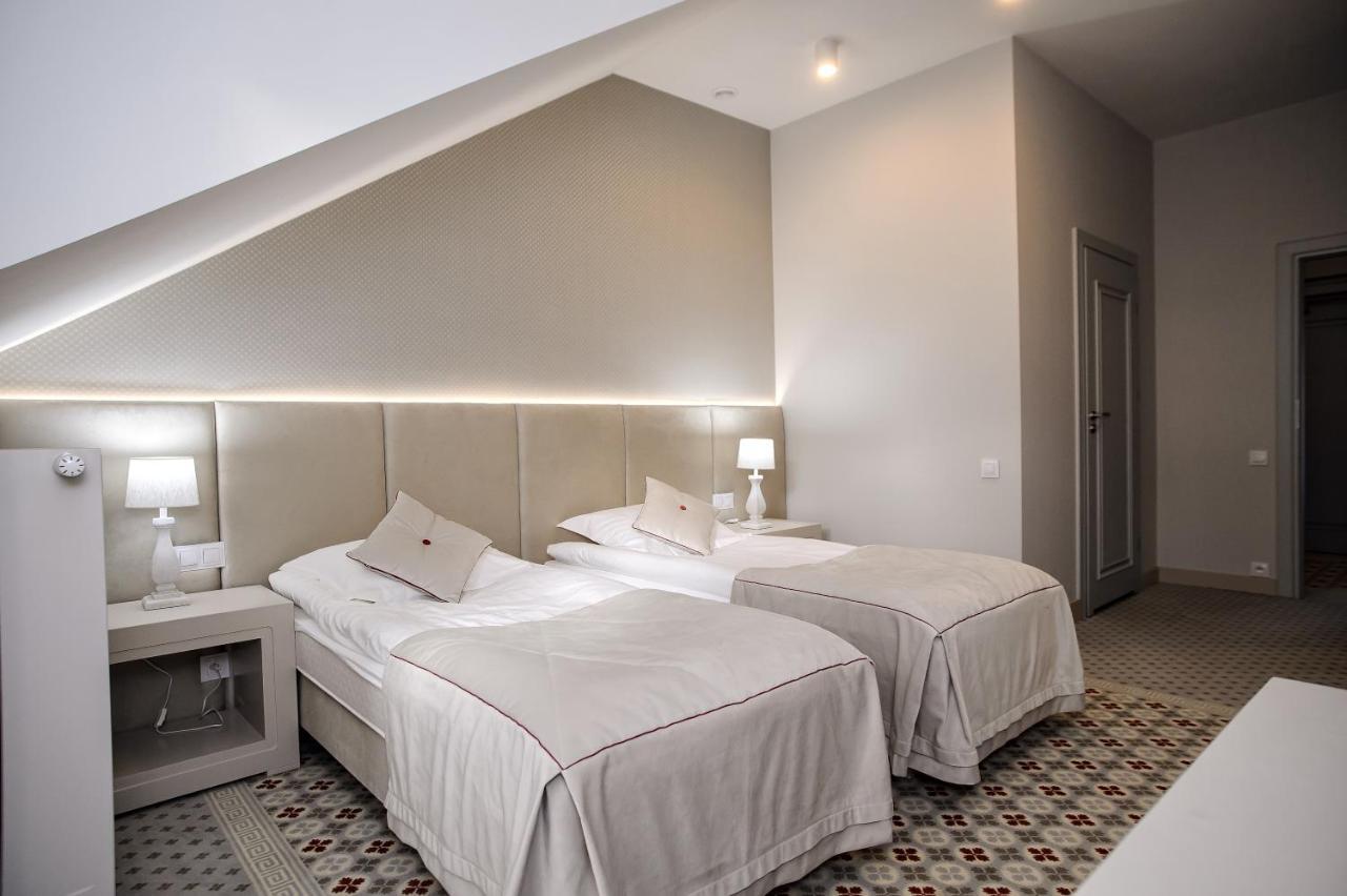 Basniowa Hotel Wyszkow Ngoại thất bức ảnh